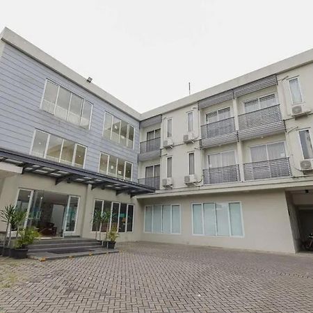 Reddoorz Plus At Riverside Malang Exterior photo