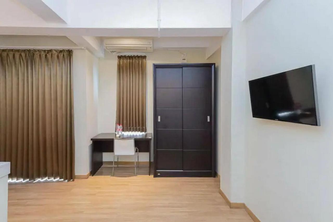 Reddoorz Plus At Riverside Malang Exterior photo