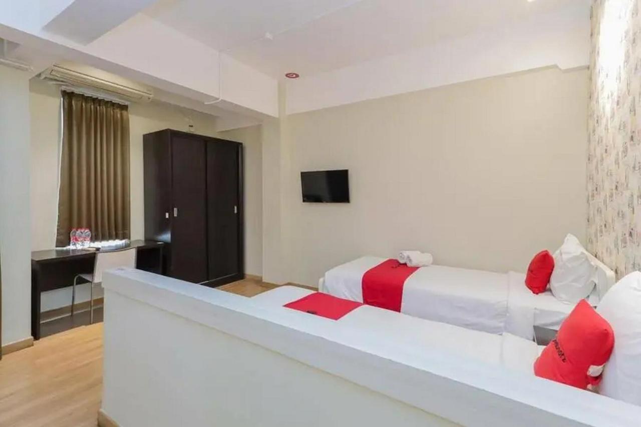 Reddoorz Plus At Riverside Malang Exterior photo